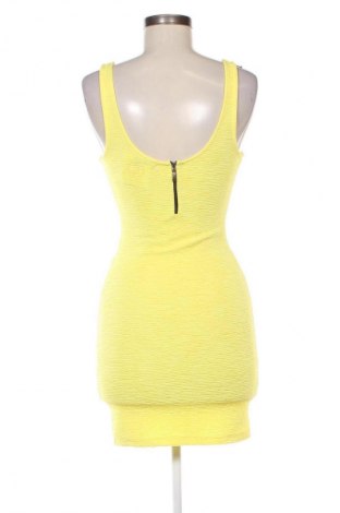 Šaty  Bershka, Velikost M, Barva Žlutá, Cena  469,00 Kč