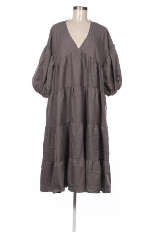 Kleid Boohoo, Größe XL, Farbe Grau, Preis € 32,99