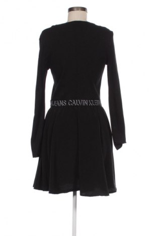 Рокля Calvin Klein Jeans, Размер L, Цвят Черен, Цена 154,52 лв.