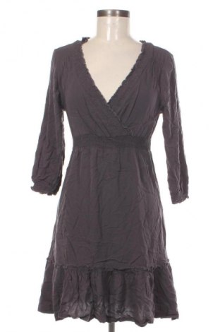 Kleid Edc By Esprit, Größe M, Farbe Grau, Preis € 13,99