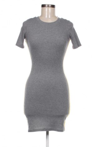 Рокля H&M Divided, Размер S, Цвят Сив, Цена 29,00 лв.