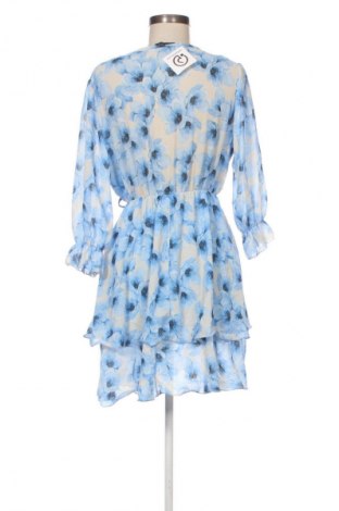 Рокля NEW COLLECTION, Размер M, Цвят Многоцветен, Цена 48,99 лв.