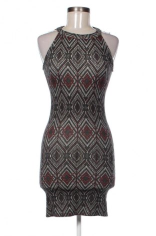 Φόρεμα Pull&Bear, Μέγεθος S, Χρώμα Πολύχρωμο, Τιμή 18,99 €