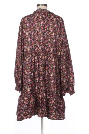 Φόρεμα SHEIN, Μέγεθος 3XL, Χρώμα Πολύχρωμο, Τιμή 18,99 €