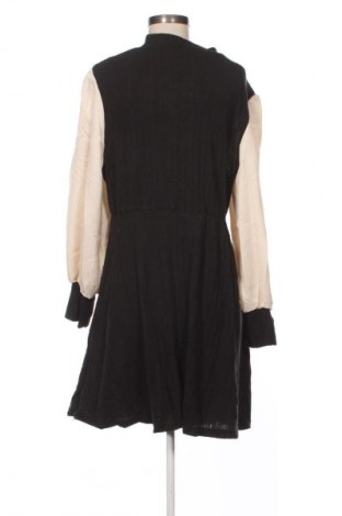Sukienka SHEIN, Rozmiar 3XL, Kolor Czarny, Cena 42,99 zł