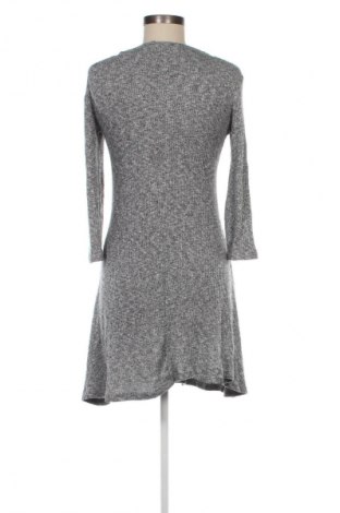 Kleid Stradivarius, Größe M, Farbe Mehrfarbig, Preis 12,99 €