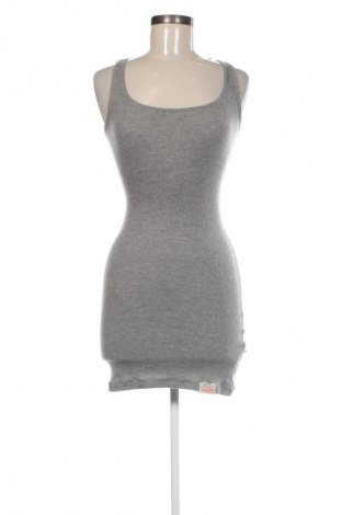 Рокля Superdry, Размер S, Цвят Сив, Цена 48,99 лв.