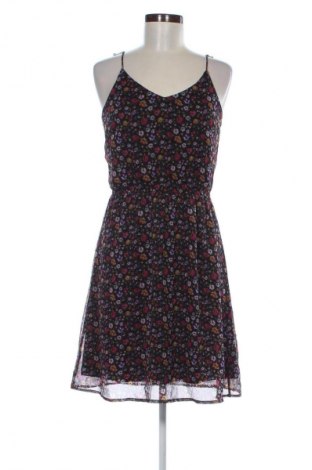 Рокля Vero Moda, Размер S, Цвят Многоцветен, Цена 27,99 лв.
