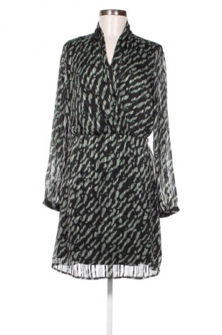 Рокля Vero Moda, Размер M, Цвят Многоцветен, Цена 62,99 лв.