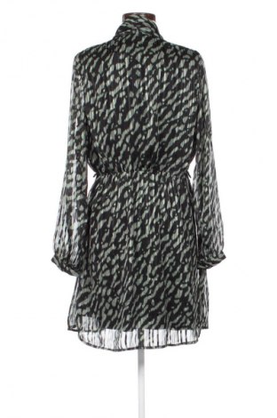 Рокля Vero Moda, Размер M, Цвят Многоцветен, Цена 62,99 лв.