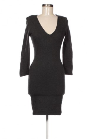 Рокля Zara, Размер S, Цвят Сив, Цена 34,99 лв.