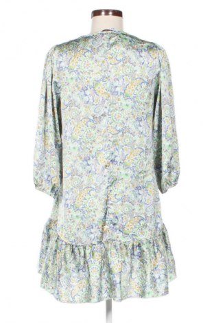 Рокля Zara, Размер M, Цвят Многоцветен, Цена 27,99 лв.
