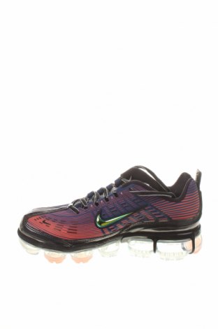Дамски обувки Nike, Размер 39, Цвят Многоцветен, Еко кожа, текстил, Цена 306,75 лв.