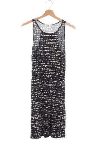 Детска рокля H&M, Размер 14-15y/ 168-170 см, Цвят Черен, Вискоза, Цена 18,38 лв.