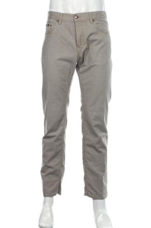 Pantaloni de bărbați Hugo Boss, Mărime L, Culoare Bej, 98% bumbac, 2% elastan, Preț 440,79 Lei