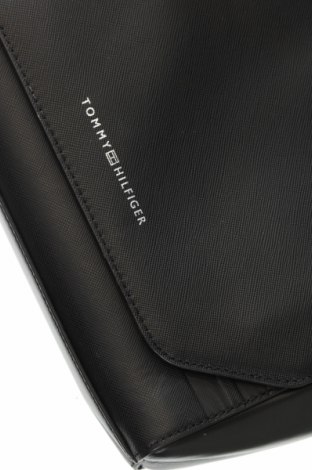 Чанта Tommy Hilfiger, Цвят Черен, Цена 281,00 лв.