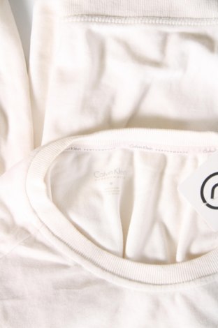 Дамска блуза Calvin Klein, Размер M, Цвят Бял, Цена 44,50 лв.
