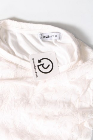 Γυναικεία μπλούζα Fb Sister, Μέγεθος S, Χρώμα Λευκό, Τιμή 2,94 €