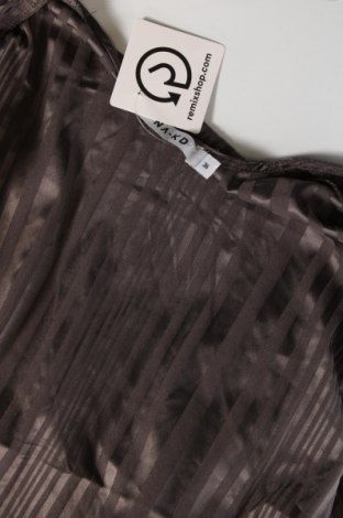 Дамска блуза NA-KD, Размер S, Цвят Сив, Цена 27,55 лв.