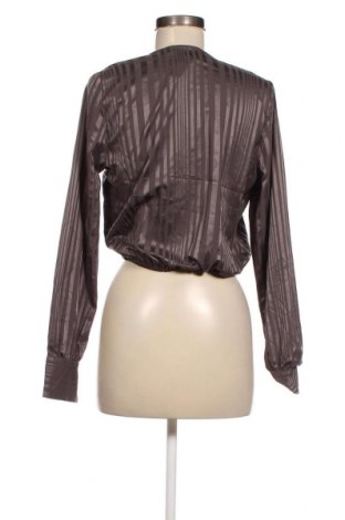 Damen Shirt NA-KD, Größe S, Farbe Grau, Preis 8,84 €