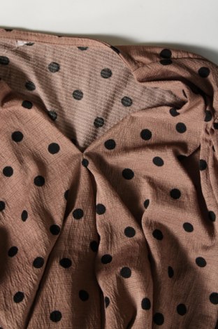 Дамска блуза Takko Fashion, Размер M, Цвят Бежов, Цена 5,70 лв.