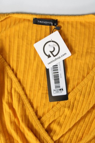 Дамска блуза Trendyol, Размер M, Цвят Жълт, Цена 39,61 лв.
