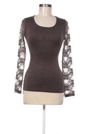 Дамска блуза Zenana Outfitters, Размер S, Цвят Сив, Цена 10,34 лв.