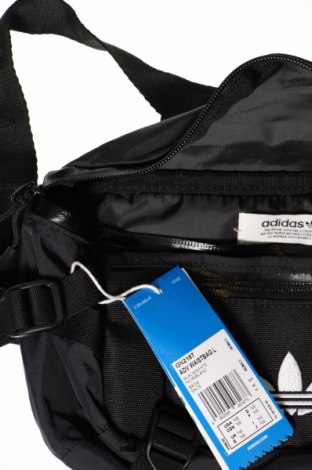 Дамска чанта Adidas, Цвят Черен, Цена 102,60 лв.