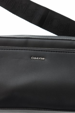 Дамска чанта Calvin Klein, Цвят Черен, Цена 236,55 лв.