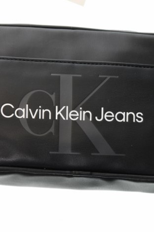 Дамска чанта Calvin Klein Jeans, Цвят Черен, Цена 123,36 лв.