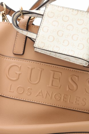Γυναικεία τσάντα Guess, Χρώμα  Μπέζ, Τιμή 68,16 €