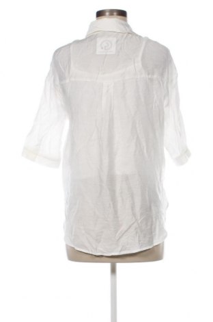 Γυναικείο πουκάμισο Molly Bracken, Μέγεθος XS, Χρώμα Λευκό, Τιμή 9,46 €