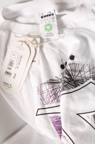 Damen T-Shirt Diadora, Größe M, Farbe Weiß, Preis 30,36 €