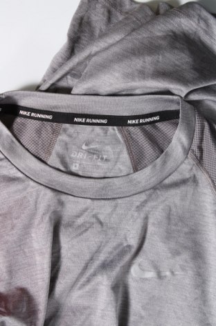 Dámské tričko Nike, Velikost S, Barva Šedá, Cena  430,00 Kč