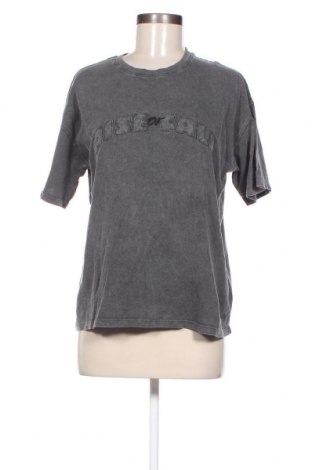 Damen T-Shirt Pull&Bear, Größe S, Farbe Grau, Preis € 7,36