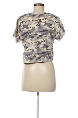 Γυναικείο t-shirt Pull&Bear, Μέγεθος S, Χρώμα Πολύχρωμο, Τιμή 6,62 €