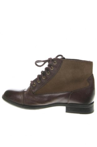 Botine de damă Clarks, Mărime 37, Culoare Maro, Preț 267,11 Lei