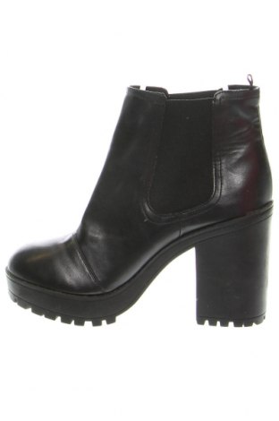 Botine de damă H&M Divided, Mărime 39, Culoare Negru, Preț 71,05 Lei