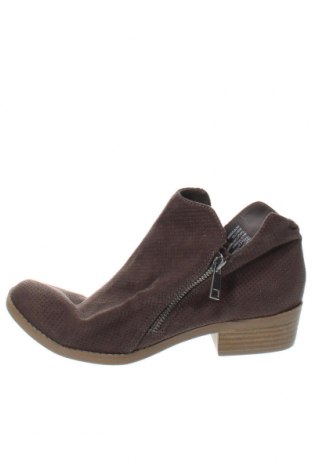 Botine de damă Universal Thread, Mărime 38, Culoare Maro, Preț 78,95 Lei