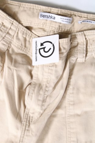 Damen Jeans Bershka, Größe M, Farbe Beige, Preis 9,08 €