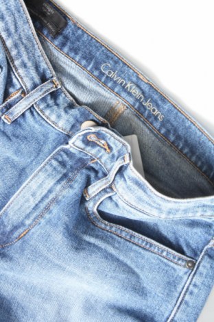 Дамски дънки Calvin Klein Jeans, Размер S, Цвят Син, Цена 34,00 лв.