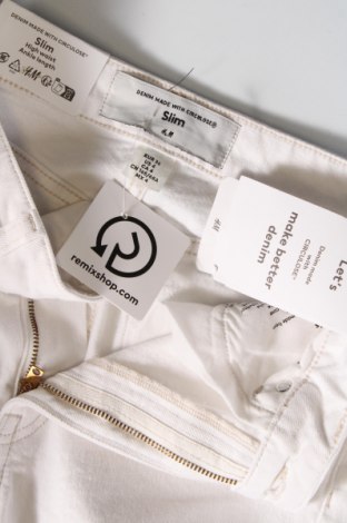 Damskie jeansy H&M, Rozmiar S, Kolor Biały, Cena 90,52 zł
