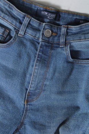 Damskie jeansy LC Waikiki, Rozmiar XS, Kolor Niebieski, Cena 59,58 zł