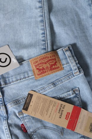 Дамски дънки Levi's, Размер S, Цвят Син, Цена 86,00 лв.