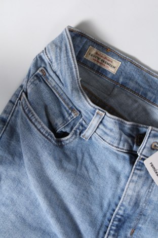 Дамски дънки Levi's, Размер M, Цвят Син, Цена 37,99 лв.