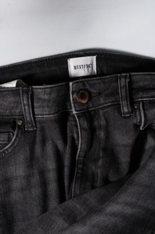 Damen Jeans Mustang, Größe M, Farbe Schwarz, Preis 23,97 €