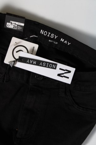 Dámske džínsy  Noisy May, Veľkosť L, Farba Čierna, Cena  22,52 €