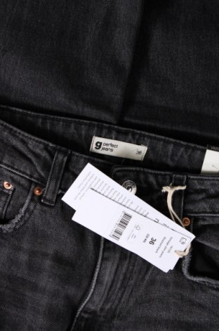 Damen Jeans Perfect Jeans By Gina Tricot, Größe S, Farbe Schwarz, Preis 18,65 €