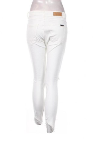 Γυναικείο Τζίν Pull&Bear, Μέγεθος M, Χρώμα Λευκό, Τιμή 8,01 €