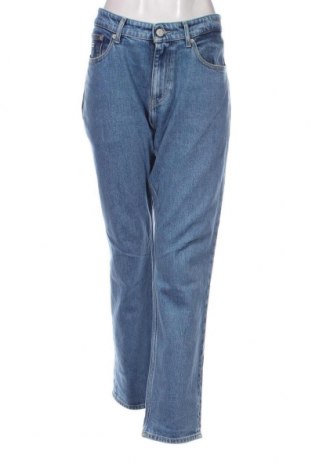 Дамски дънки Tommy Jeans, Размер L, Цвят Син, Цена 94,60 лв.